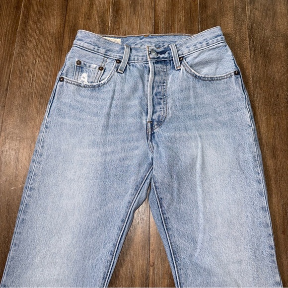 Vintage 501 Levi’s high waisted straight tapered leg button fly mom jean 23 crop